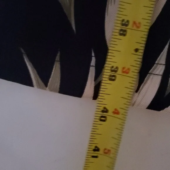 Tommy Bahama Silk Big Floral Pattern True Wrap Maxi Skirt Size 12 Black White - Picture 10 of 10